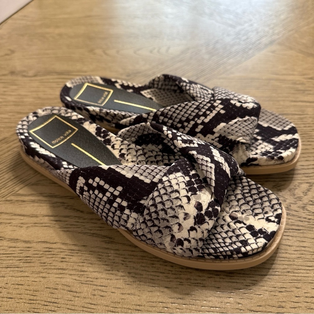 Dolce Vita women’s Garit Snake Print Satin Slides /Slippers Size 6.5